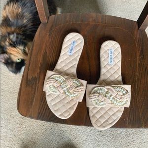 Cape Robin Sz 8.5 slides